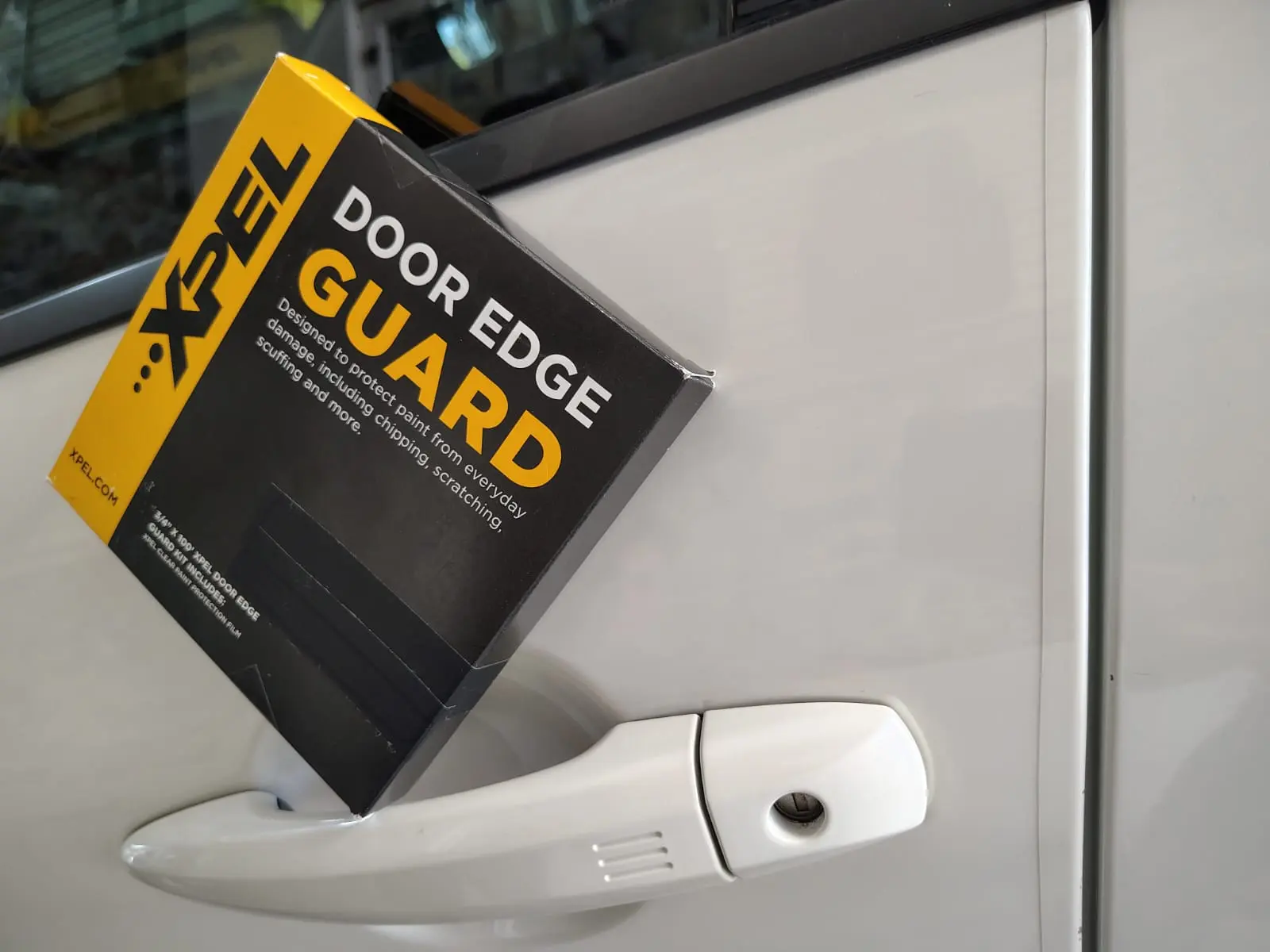 Tira protectora transparente para bordes de puerta de auto